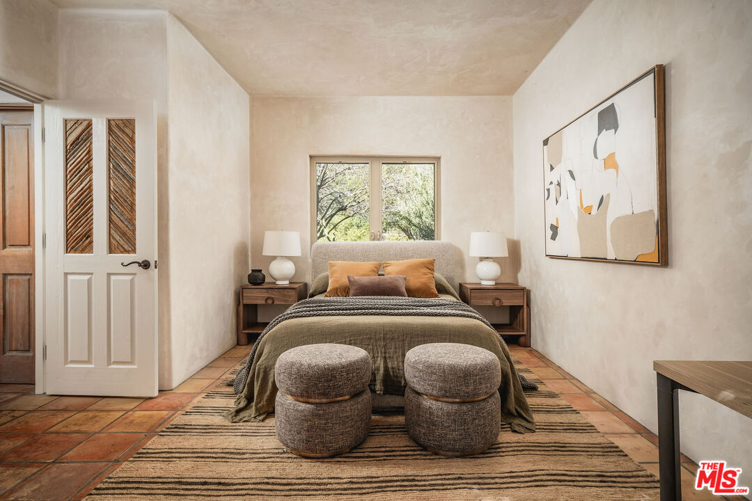 3450 Thacher Road Ojai, CA 93023 - Photo 14 of 33 a living room with furniture