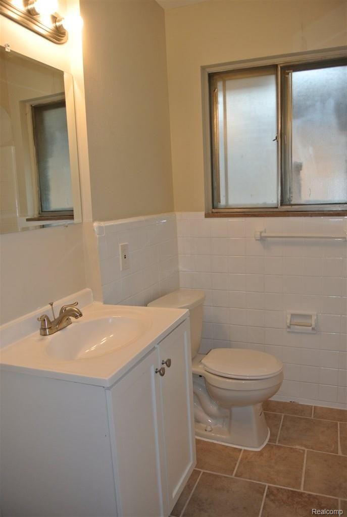 18432 Burt Road Detroit, MI 48219 - Photo 8 of 11 DSC_1865.JPG