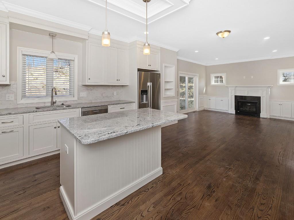 35 Rockridge Road Waltham, MA 02453 - Photo 4 of 41 Gallery Image 4