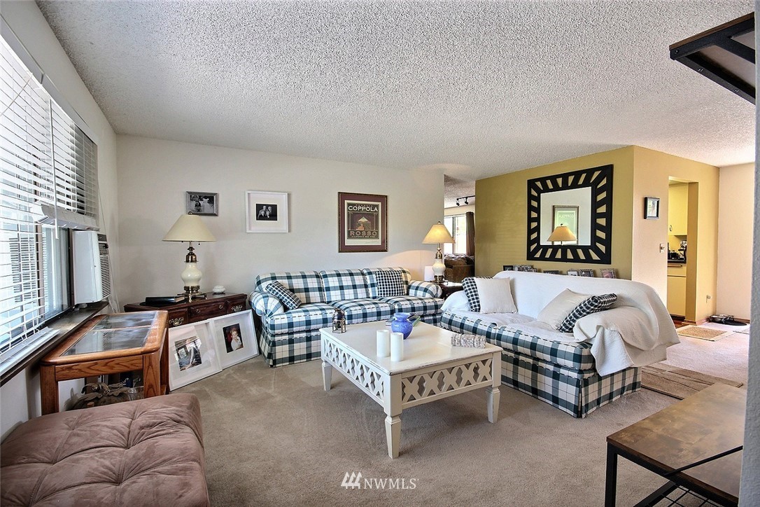 3611 Northeast 10th Court Renton, WA 98056 - Photo 4 of 20