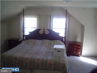 39 South Malin Road Broomall, PA 19008 - Photo 5 of 9 Gallery Image 5