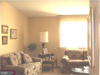 427 Densmore Road Philadelphia, PA 19116 - Photo 3 of 6 Gallery Image 3