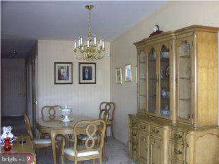 427 Densmore Road Philadelphia, PA 19116 - Photo 4 of 6 Gallery Image 4