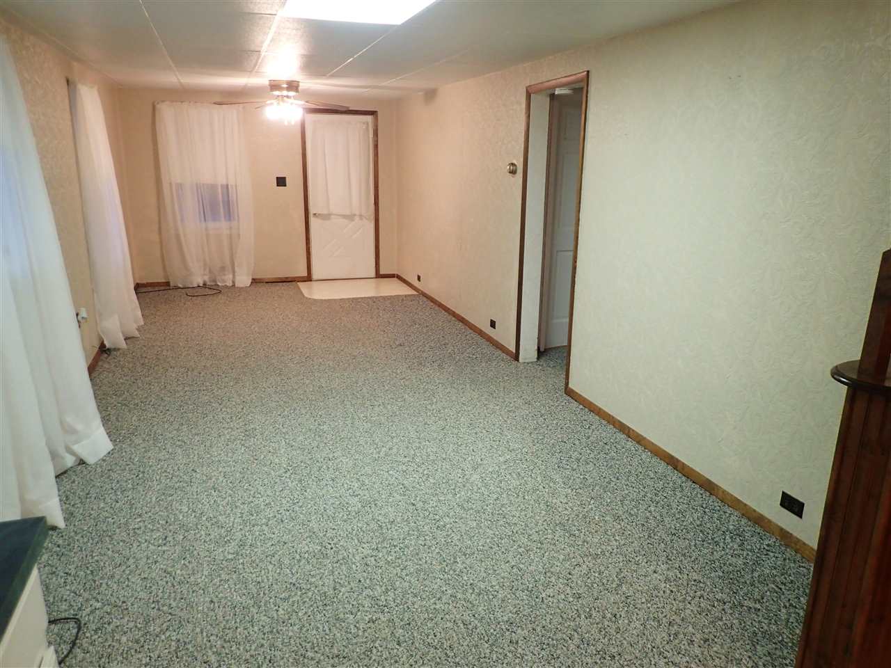 142 Fillmore Place Bay City, MI 48708 - Photo 3 of 27 Gallery Image 3