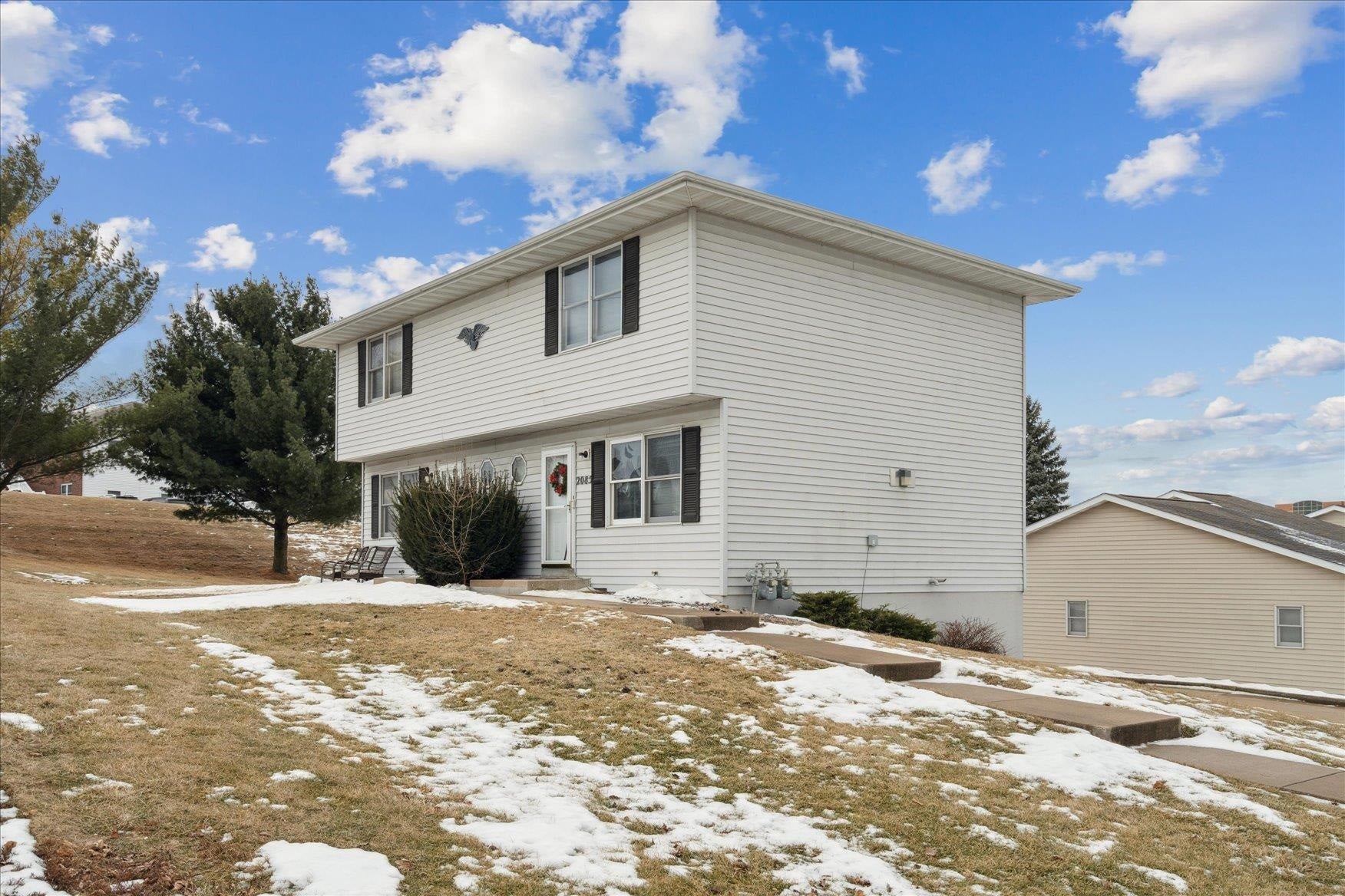 2085 Radford Road, Unit 2095 RADFORD ROAD Dubuque, IA 52002 - Photo 2 of 15 Gallery Image 2