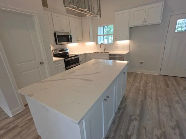 $369,900 | 110 Kikipua, Bastrop, TX 78602