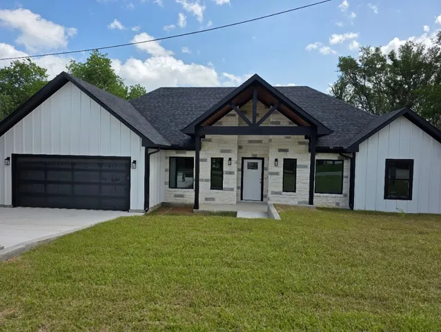 $369,900 | 110 Kikipua, Bastrop, TX 78602