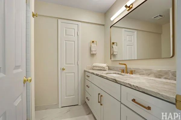 $925,000 | 897 Longmeadow Court, Unit 1044, Lake Barrington, IL 60010