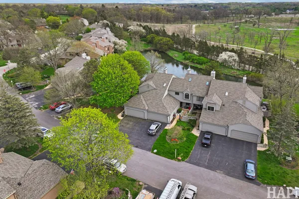 $925,000 | 897 Longmeadow Court, Unit 1044, Lake Barrington, IL 60010