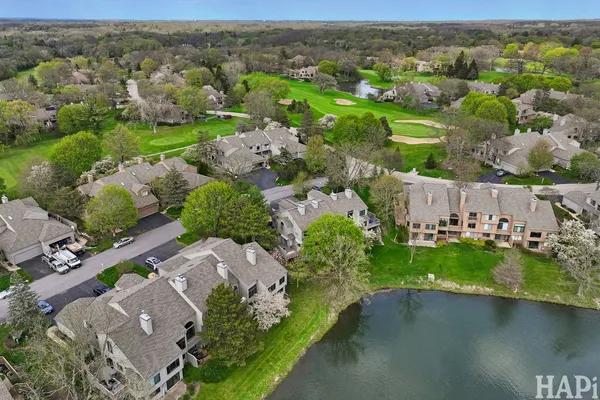 $925,000 | 897 Longmeadow Court, Unit 1044, Lake Barrington, IL 60010