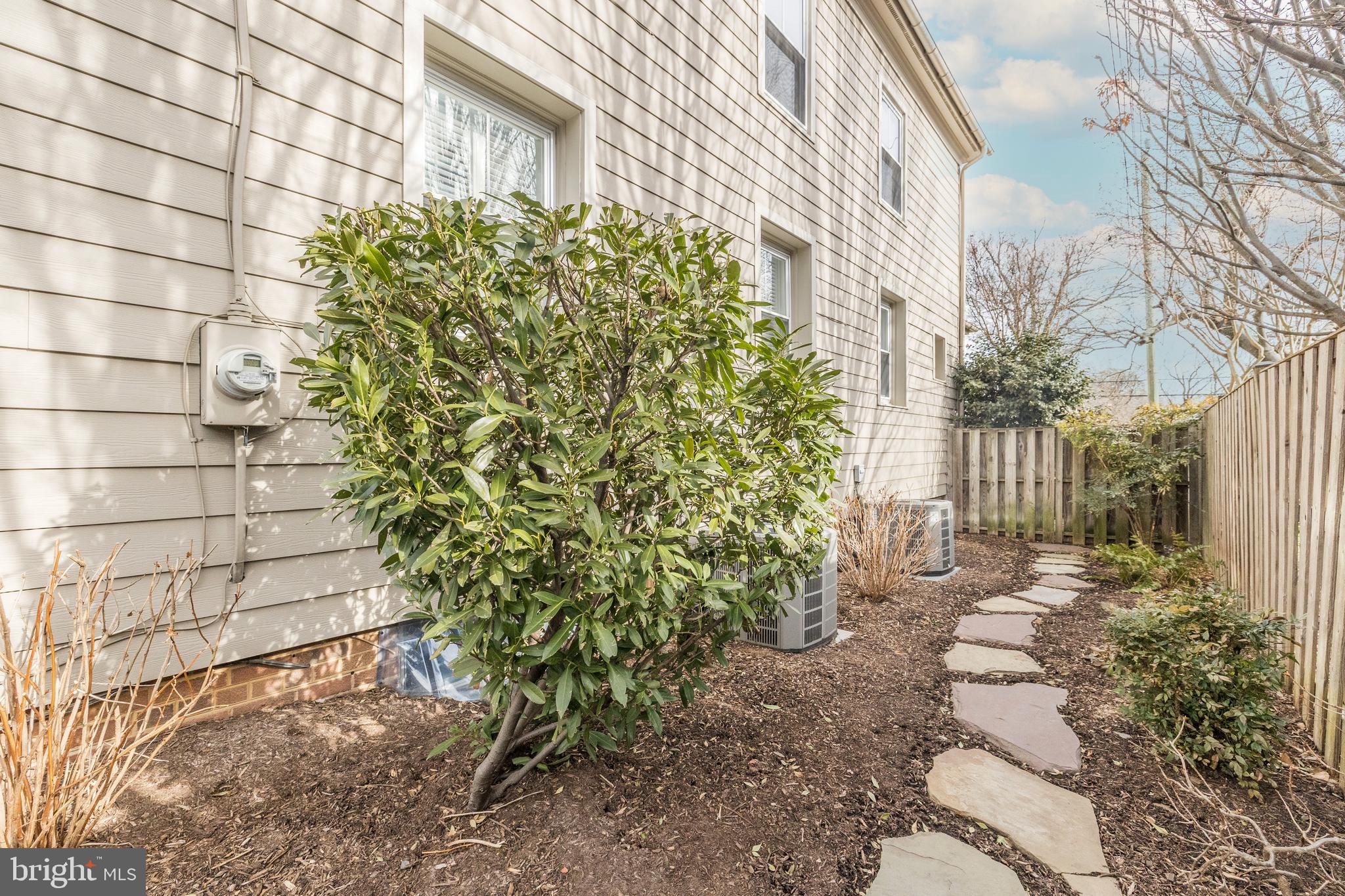 202 Russell Road Alexandria, VA 22301 - Photo 64 of 70 a view of a pathway with a yard