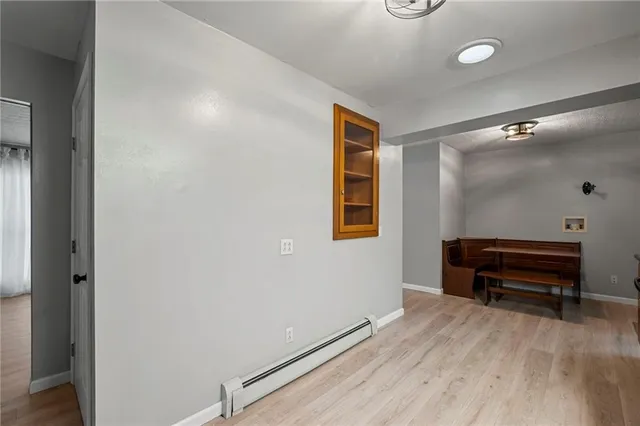 a view of a livingroom with furniture