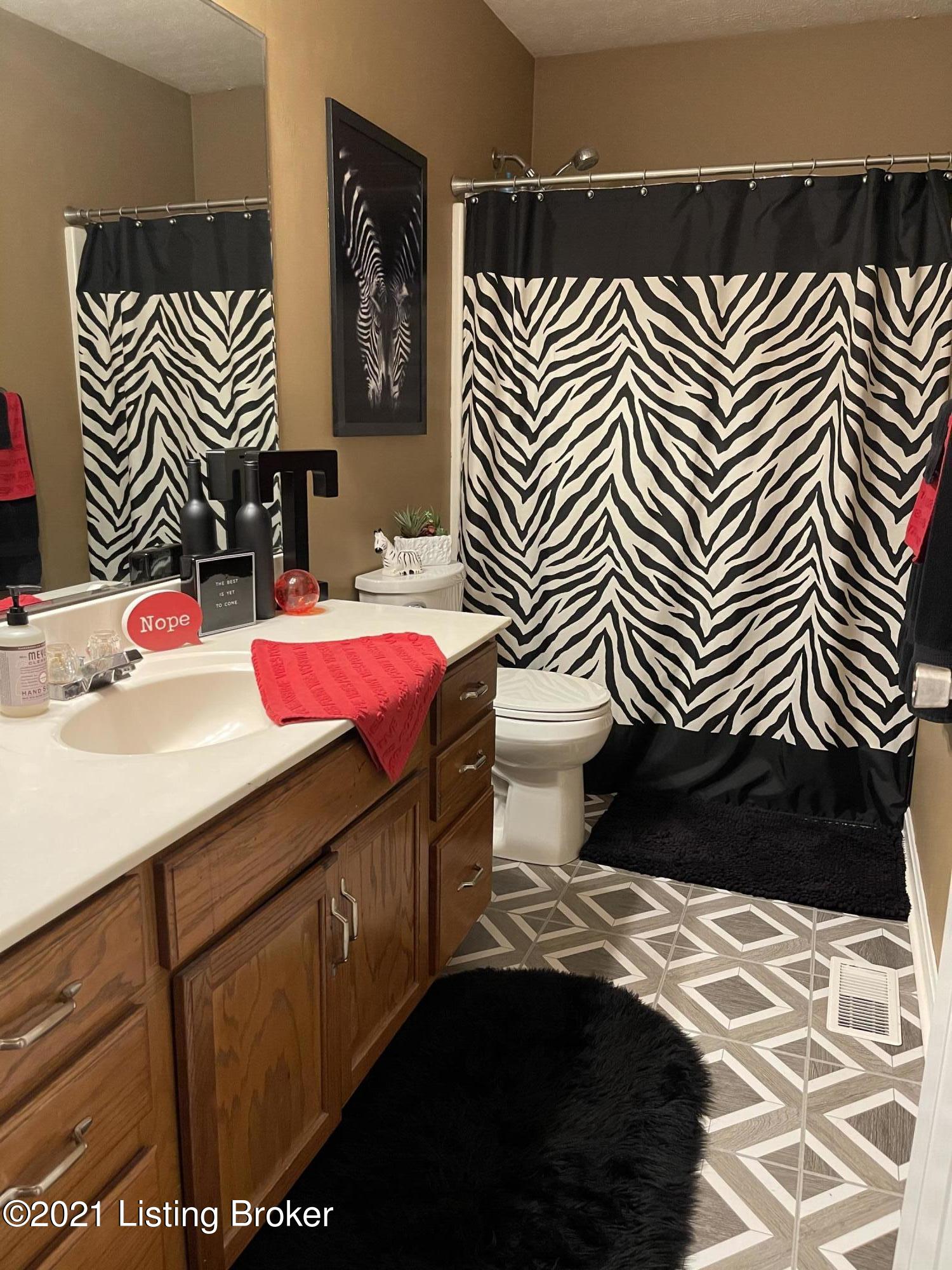 11901 East Orell Road Louisville, KY 40272 - Photo 24 of 36 4DAFE0A0-2306-4995-9545-3F37D8A73CAA