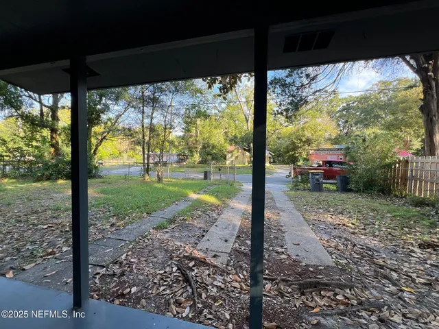 a view of a yard with a tree
