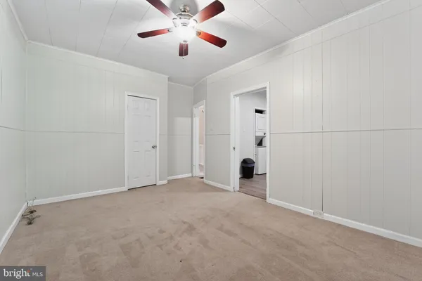 an empty room with fan and a ceiling fan