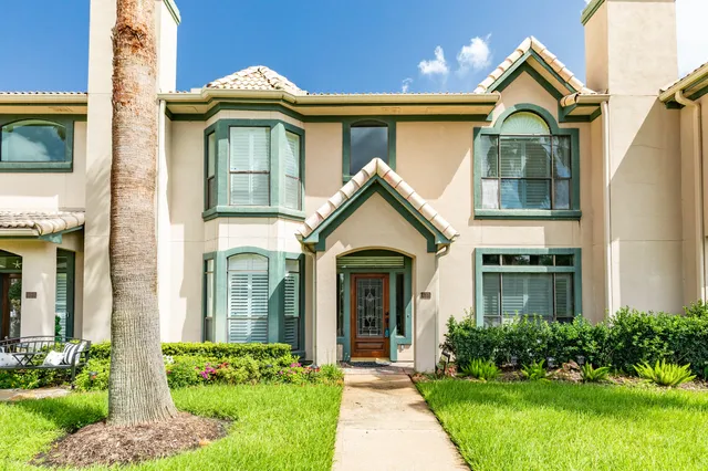 $365,000 | 458 Mariners Drive, Kemah, TX 77565