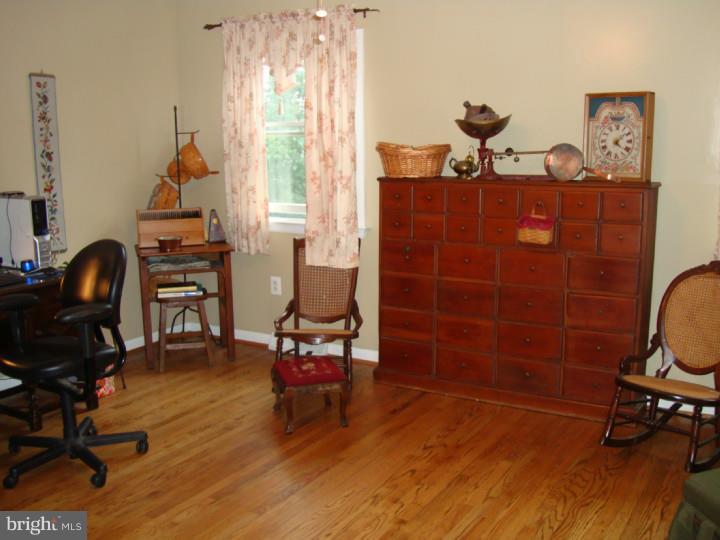 323 Styer Road Glenmoore, PA 19343 - Photo 8 of 22 Living Room