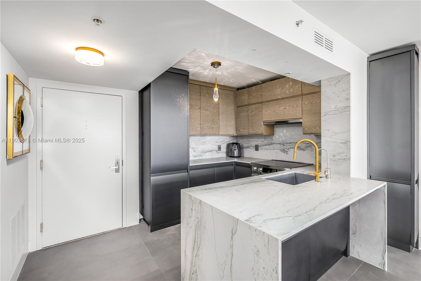 1800 Sunset Harbour Drive, Unit 2105 Miami Beach, FL 33139 - Photo 4 of 52 a view of kitchen with sink stove and refrigerator