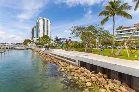 $839,000 | 1800 Sunset Harbour Drive, Unit 2105, Miami Beach, FL 33139