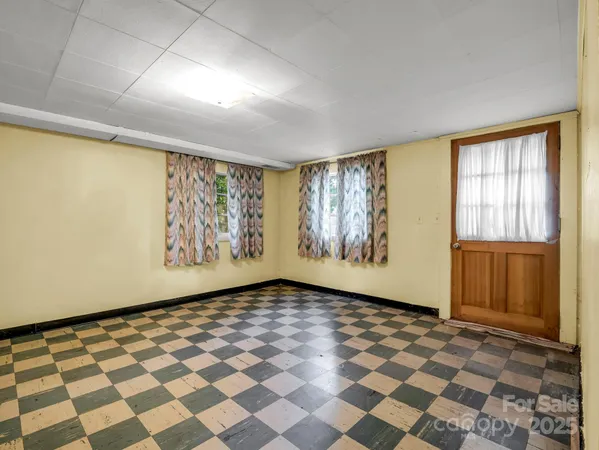 $300,000 | 256 School Road, Mill Spring, NC 28756