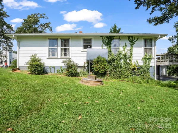 $300,000 | 256 School Road, Mill Spring, NC 28756