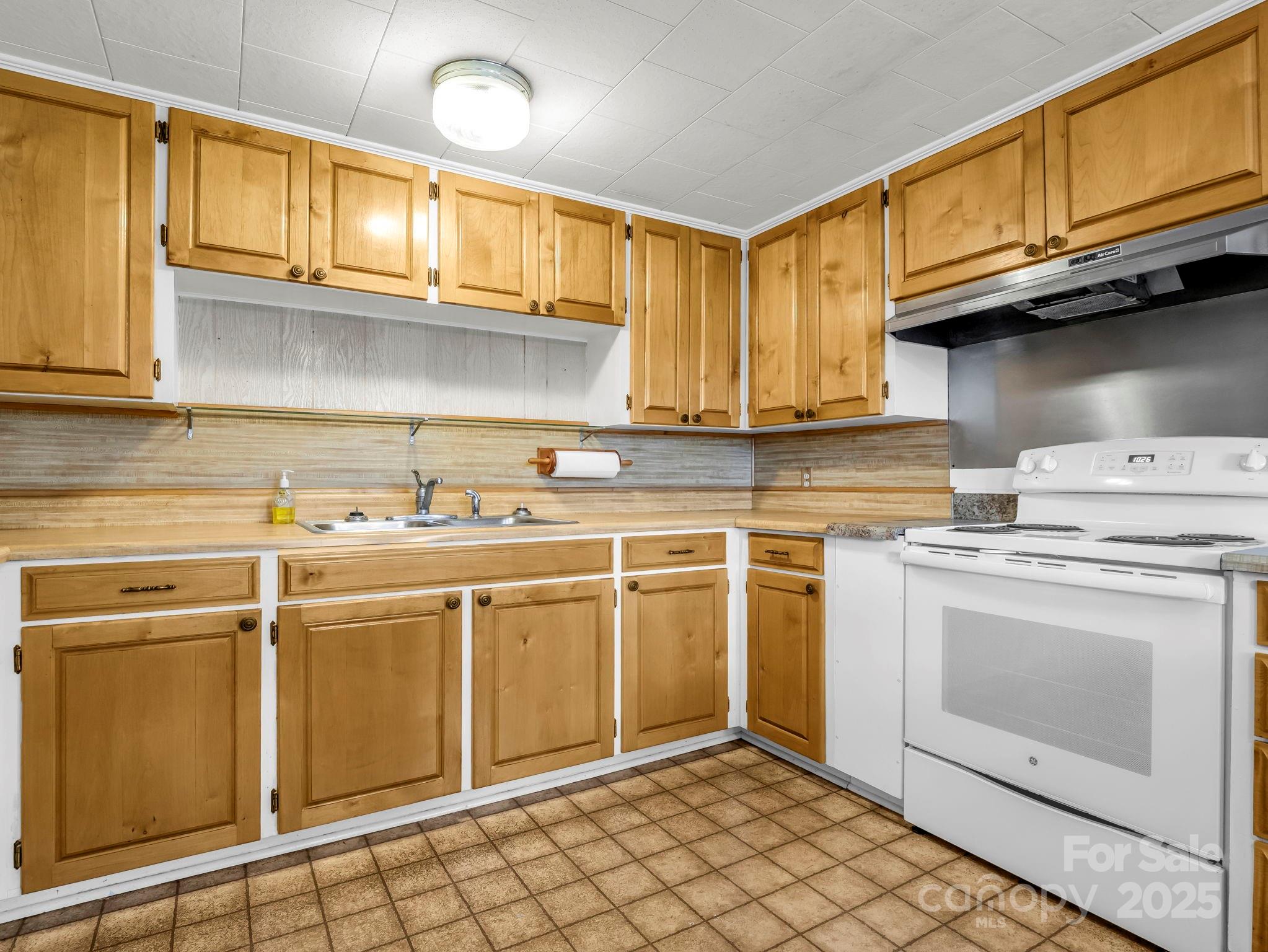 256 School Road Mill Spring, NC 28756 - Photo 9 of 37