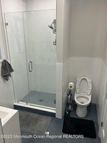 a bathroom with a toilet and a shower