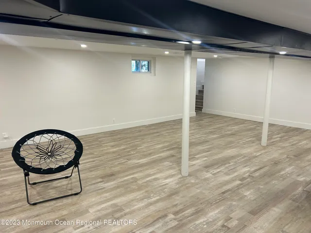 a view of a livingroom with furniture