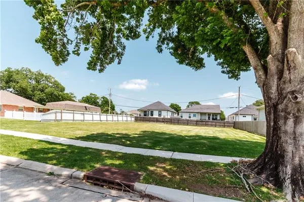 $62,000 | 321 Bear Drive, Arabi, LA 70032
