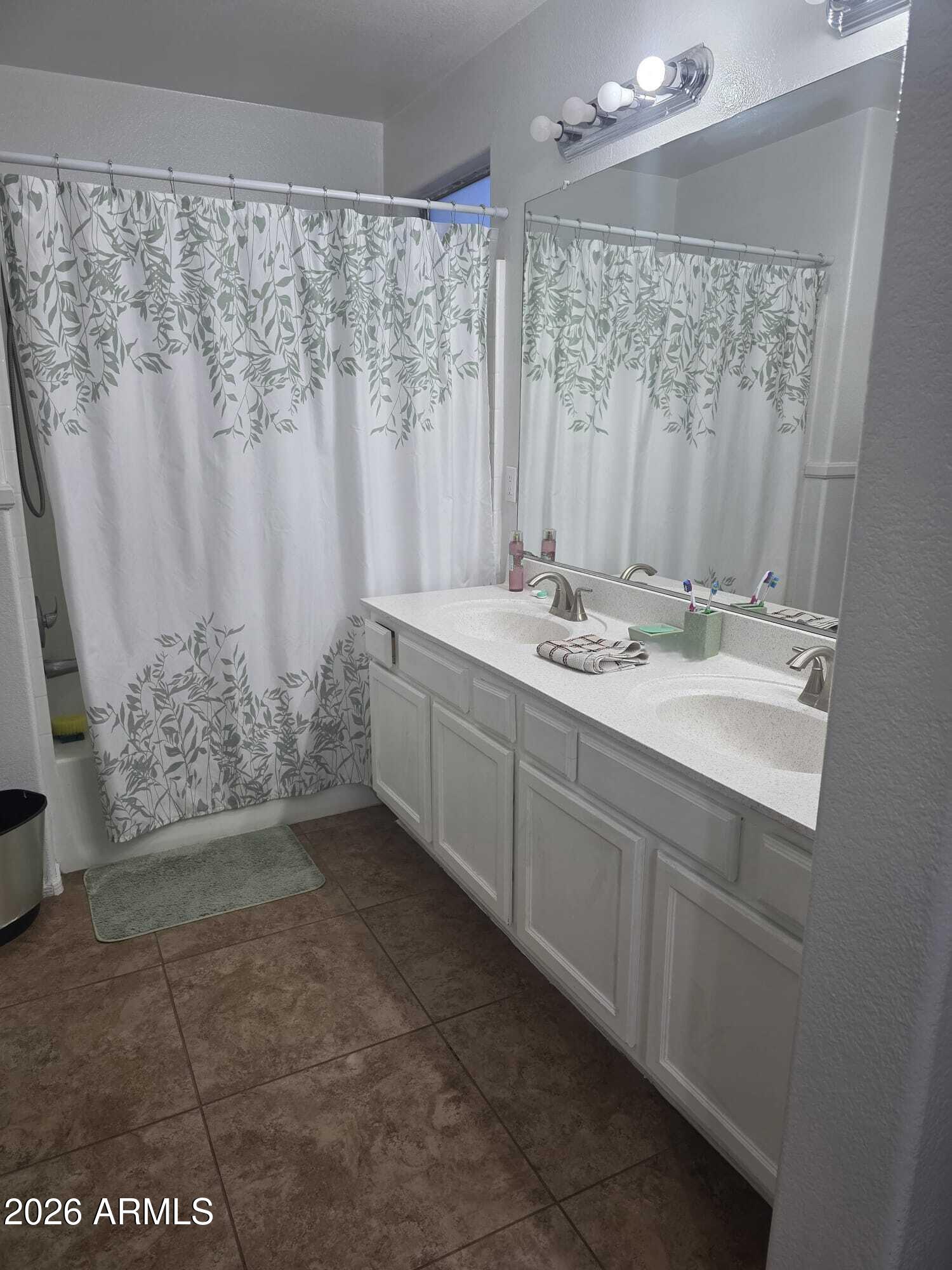6427 West Cordes Road Phoenix, AZ 85043 - Photo 14 of 19 Master Bath