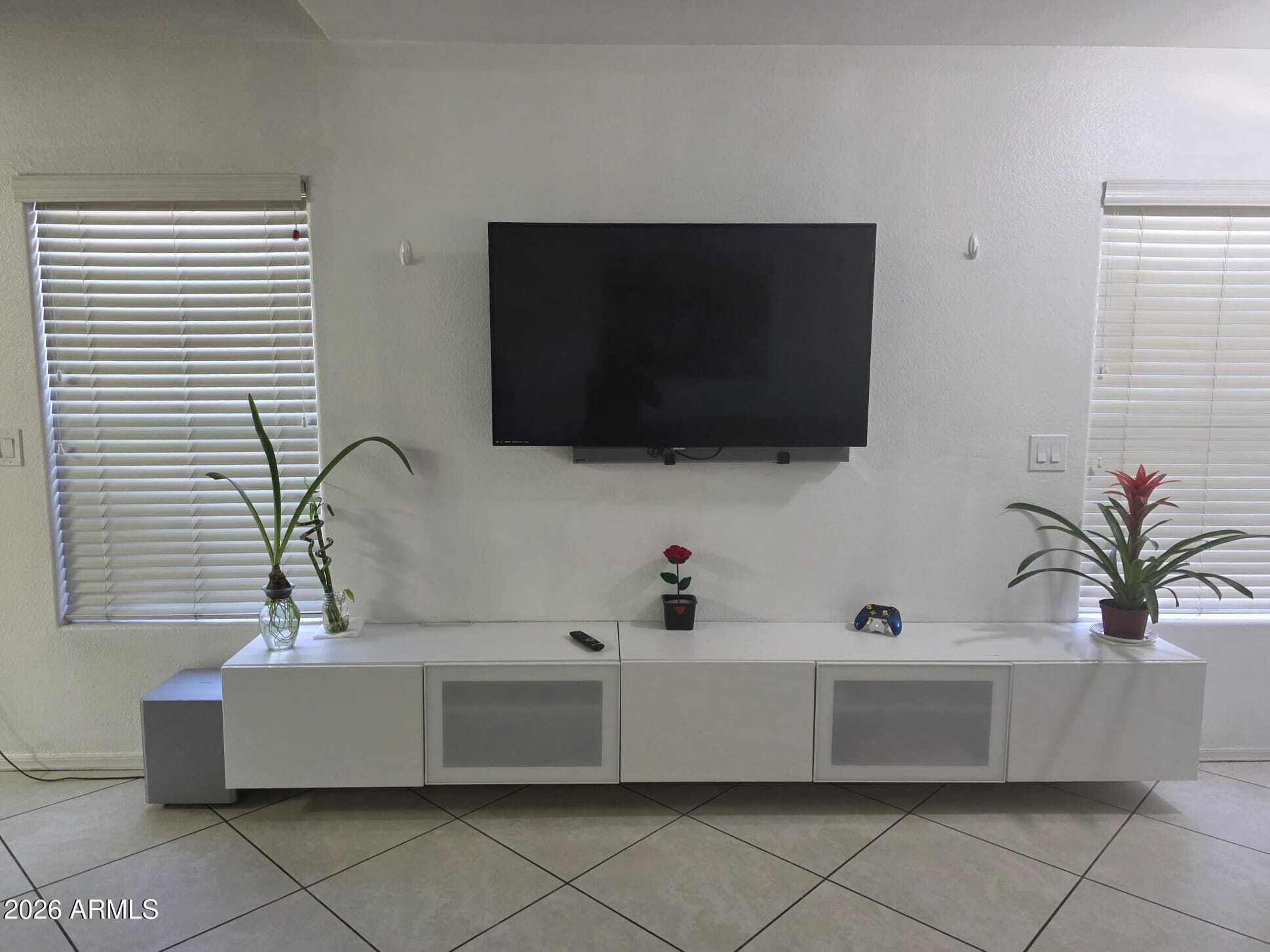 6427 West Cordes Road Phoenix, AZ 85043 - Photo 3 of 19 Family Room