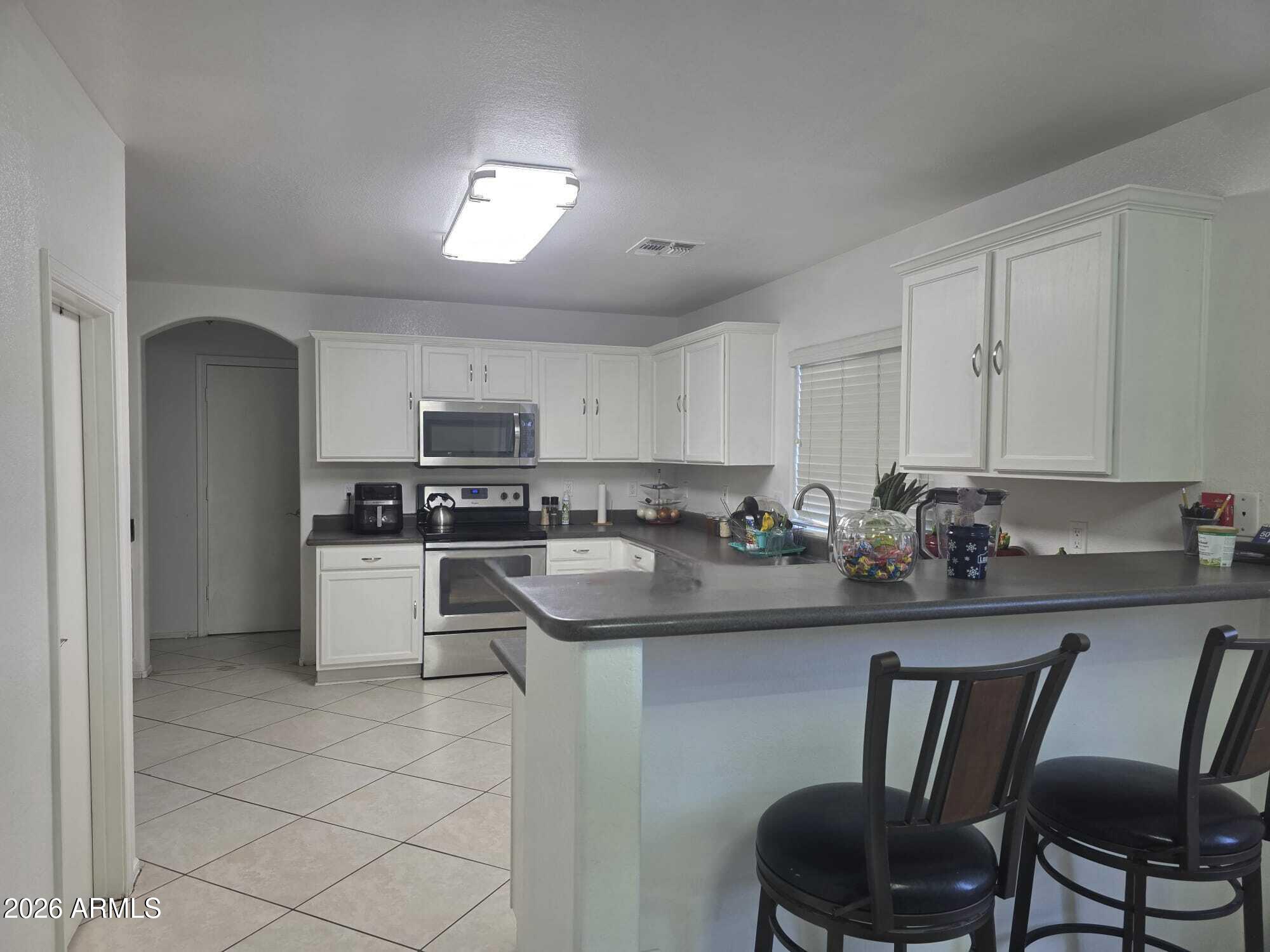 6427 West Cordes Road Phoenix, AZ 85043 - Photo 6 of 19 Kitchen View