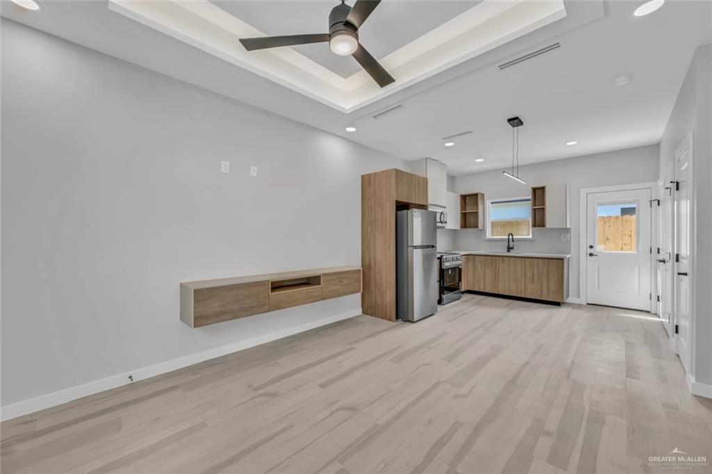 11509 North 25th Street, Unit C McAllen, TX 78504 - Photo 4 of 19 a view of a livingroom with furniture