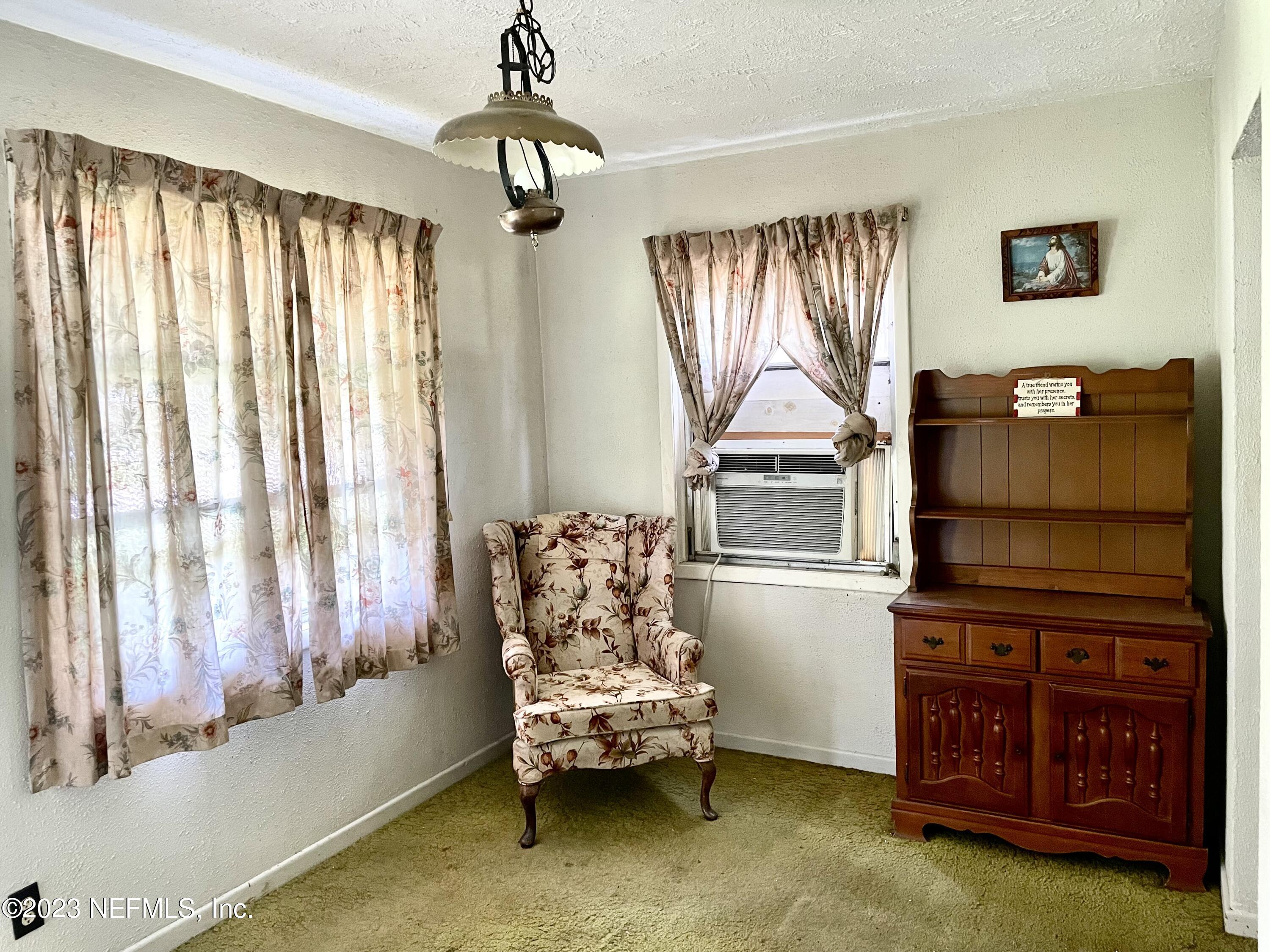 6455 Bluebird Road Jacksonville, FL 32219 - Photo 4 of 15 Living Room