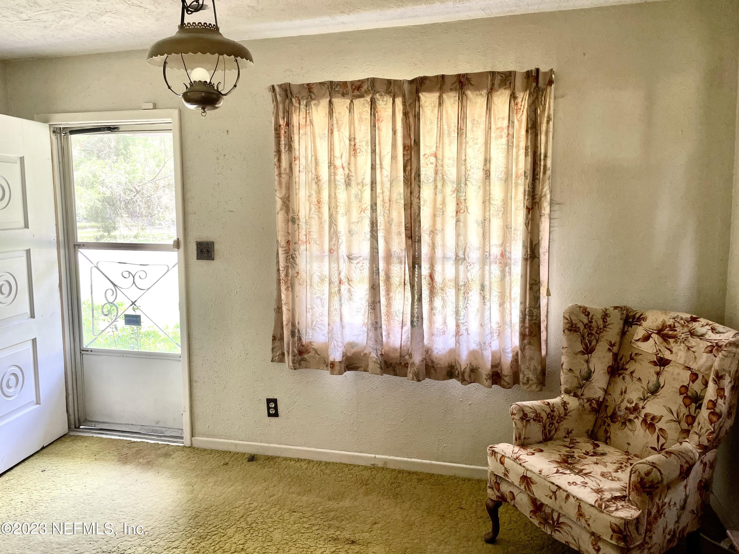 6455 Bluebird Road Jacksonville, FL 32219 - Photo 5 of 15 Living Room