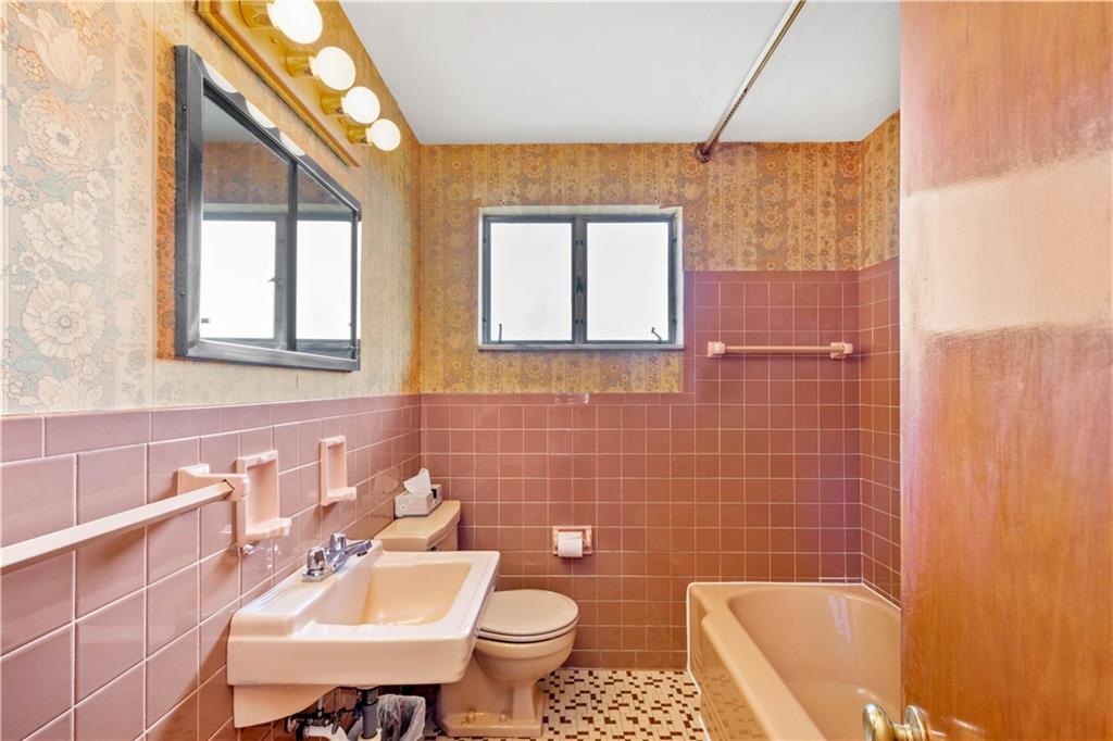 1195 Greentree Road Pittsburgh, PA 15220 - Photo 11 of 25 Gallery Image 11