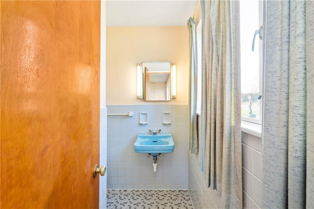 1195 Greentree Road Pittsburgh, PA 15220 - Photo 14 of 25 Gallery Image 14