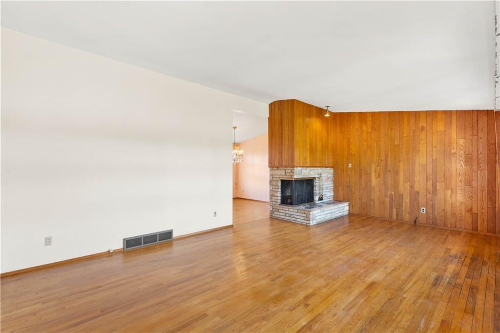 1195 Greentree Road Pittsburgh, PA 15220 - Photo 4 of 25 Gallery Image 4