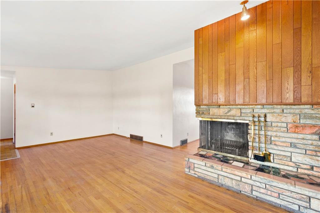 1195 Greentree Road Pittsburgh, PA 15220 - Photo 5 of 25 Gallery Image 5