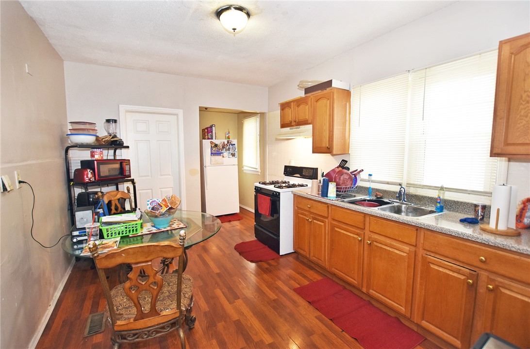 110 Holbrooke Street Rochester, NY 14621 - Photo 8 of 27