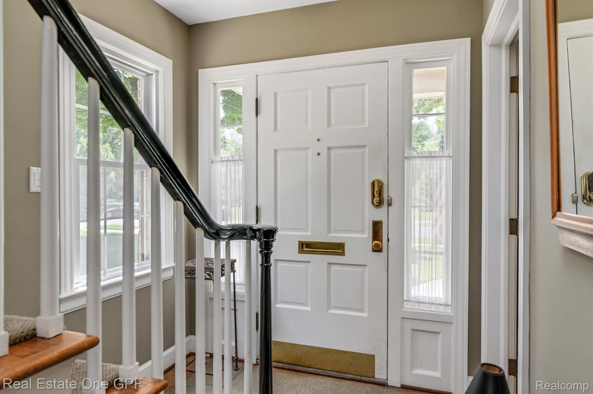 546 Neff Road Grosse Pointe, MI 48230 - Photo 5 of 38 Gallery Image 5