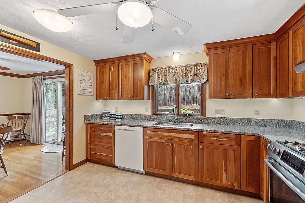 34 Elm Road Westford, MA 01886 - Photo 16 of 42 Gallery Image 16