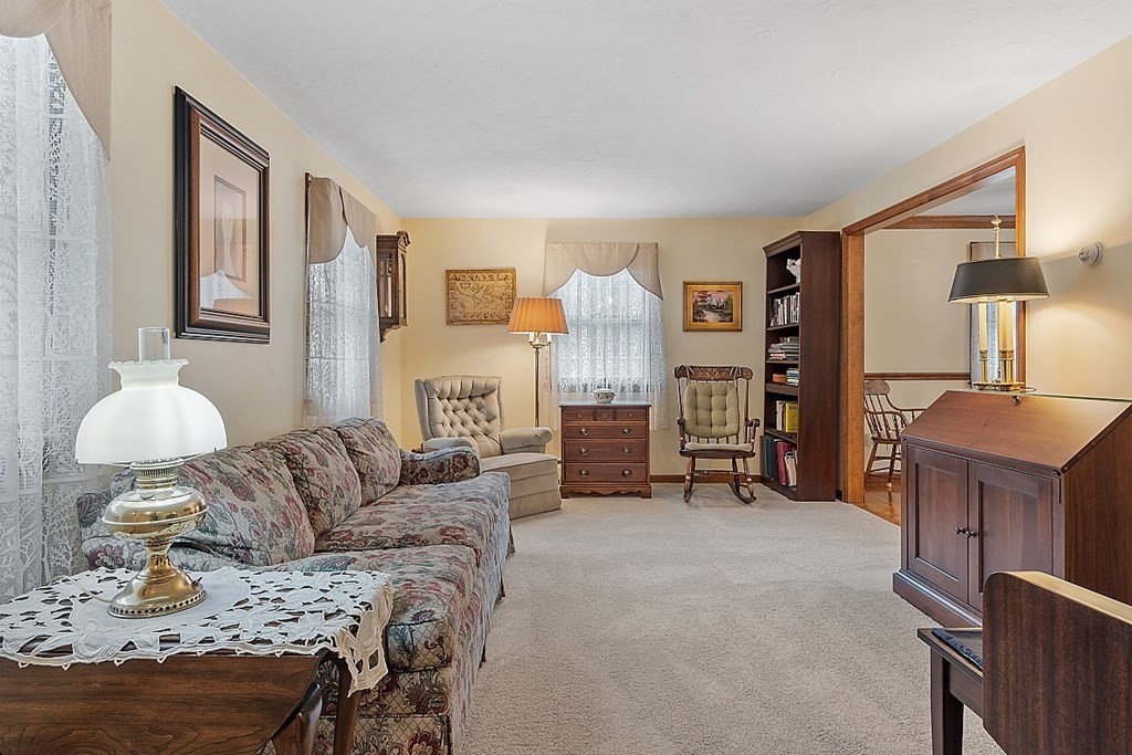 34 Elm Road Westford, MA 01886 - Photo 7 of 42 Gallery Image 7