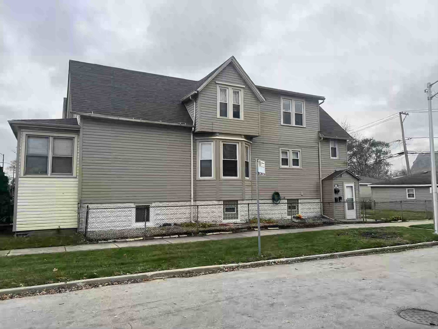 10434 South Wentworth Avenue, Unit GARDEN Chicago, IL 60628 - Photo 8 of 14 a front view of a house with a yard