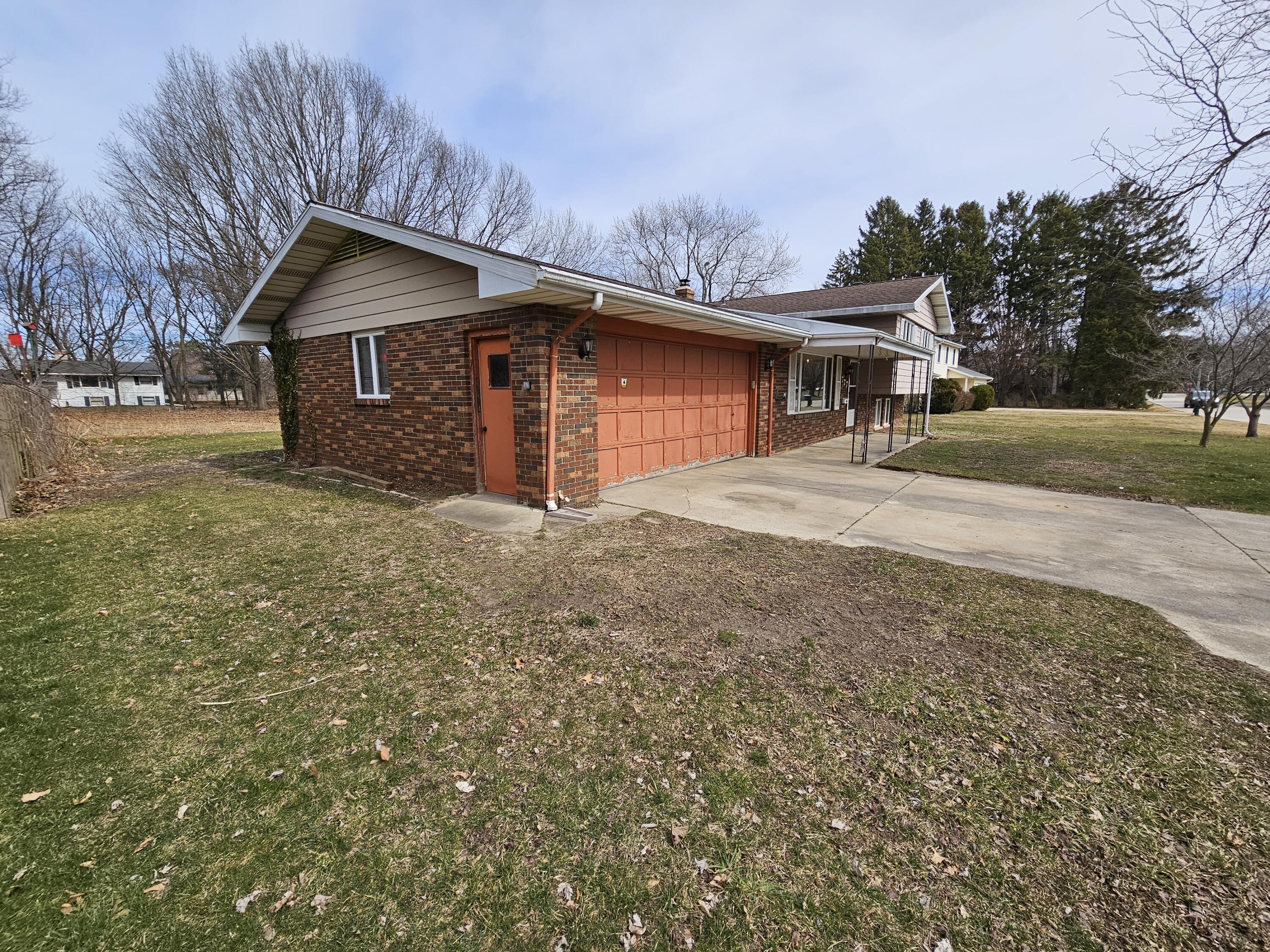 777 Oakridge Road St. Joseph, MI 49085 - Photo 3 of 16 20230320_132407