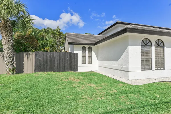 $8,000 | 150 Lucina Drive, Hypoluxo, FL 33462