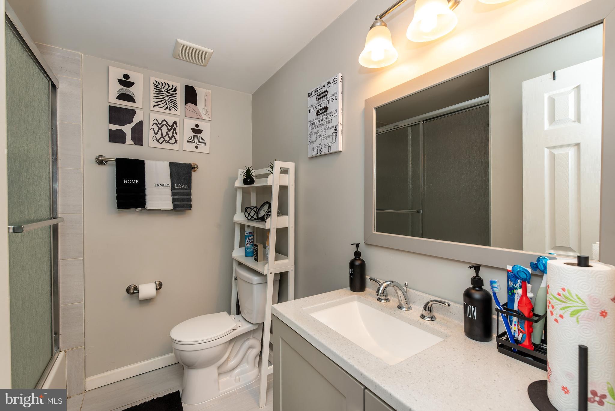 421 East Maple Avenue Lindenwold, NJ 08021 - Photo 24 of 40 first floor main tiles bathroom, granite counters