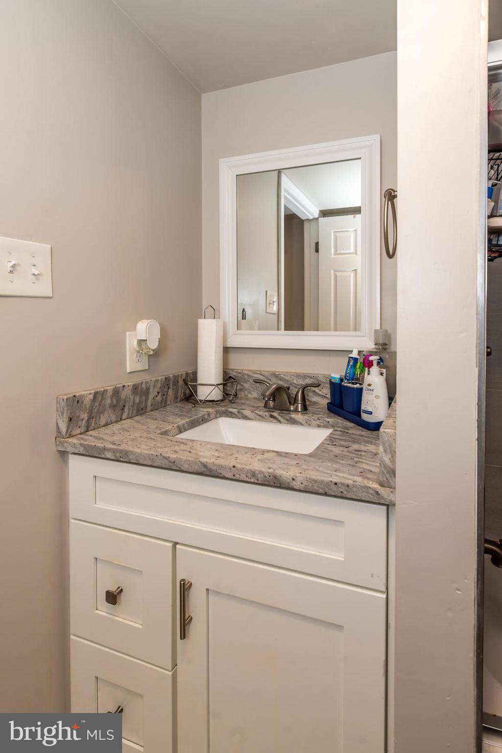 421 East Maple Avenue Lindenwold, NJ 08021 - Photo 36 of 40 Granite countertops