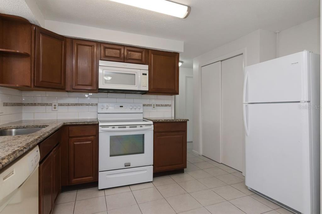 7908 Rusty Oak Drive New Port Richey, FL 34653 - Photo 12 of 38
