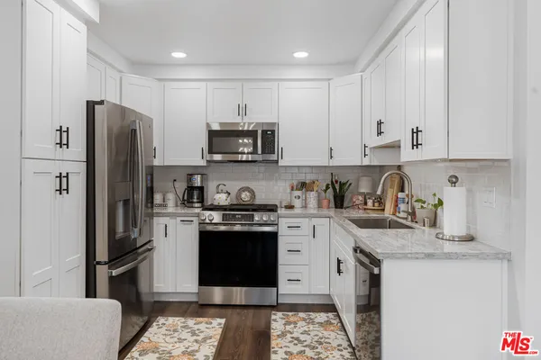$579,000 | 25795 Vista Fairways Drive, Valencia, CA 91355
